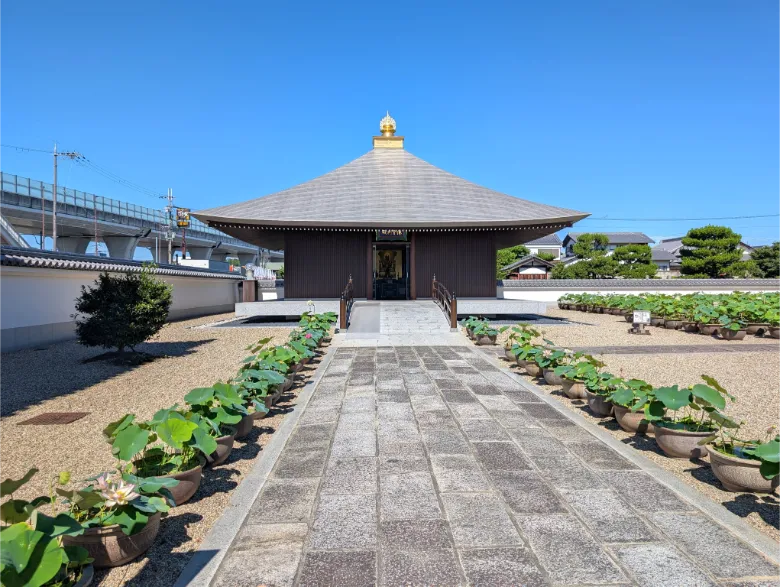 奈良県奈良市 喜光寺 佛舎利殿