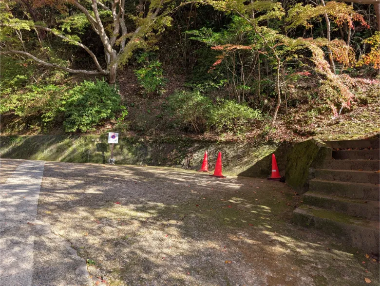 京都府木津川市 鹿背山西念寺 駐車場